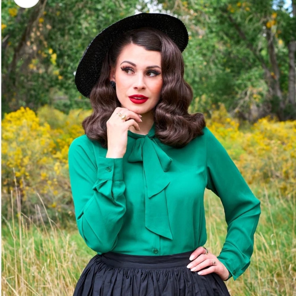 Retrolicious Green Tie-neck Blouse Long Sleeve Size Medium NWT
